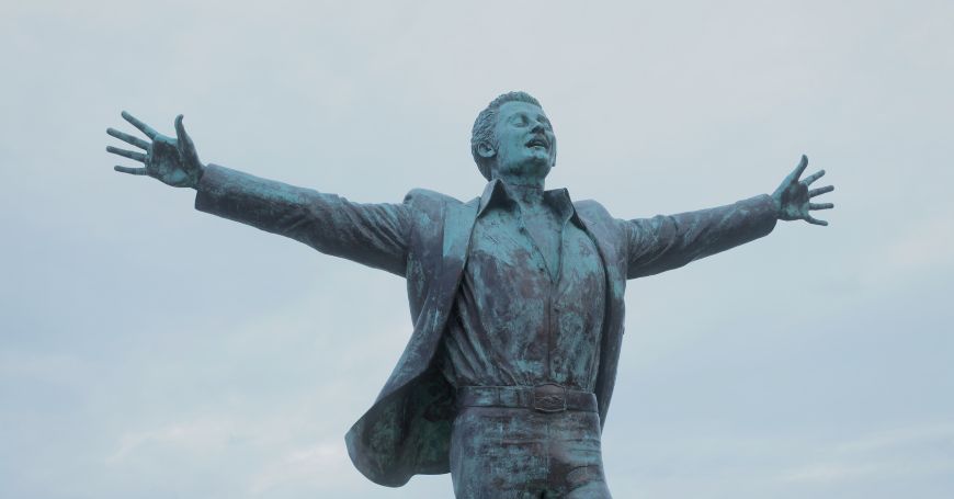 Statue of Domenico Modugno in Polignano a Mare