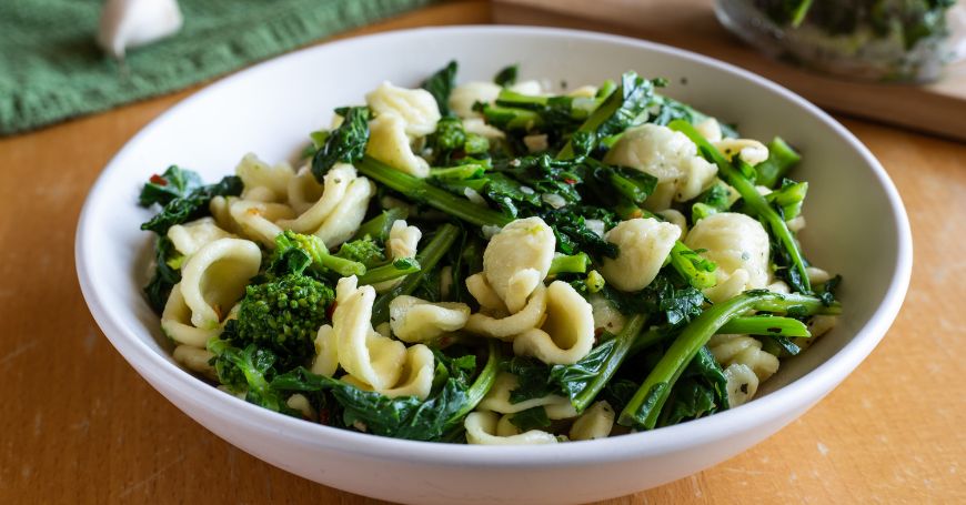 orecchiette con cime di rapa, traditional dish yu leaarn to make in a cooking class in Puglia